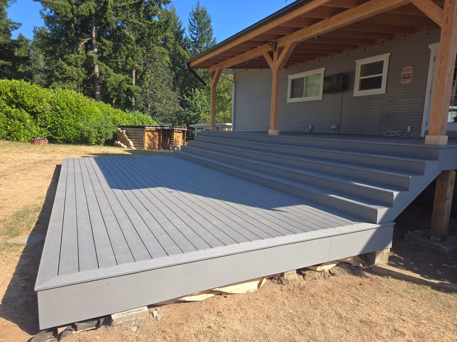 Grey composite deck with steps in Nanaimo
